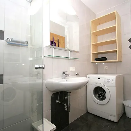Spacious With Garden Near Ski Area In Tyrol Daire *